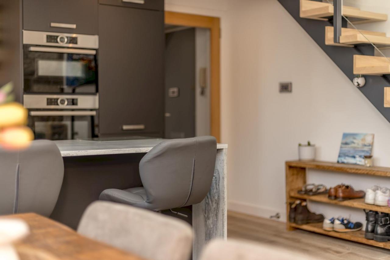 Pass The Keys Stunning 3 Bed Loft Style Apt With Free Parking إدنبرة المظهر الخارجي الصورة